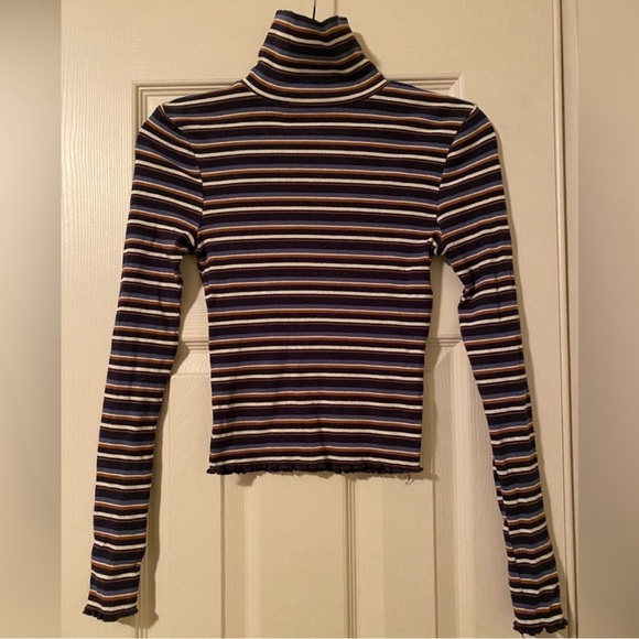 Striped turtleneck sweater. Size small - Picture 6 of 8